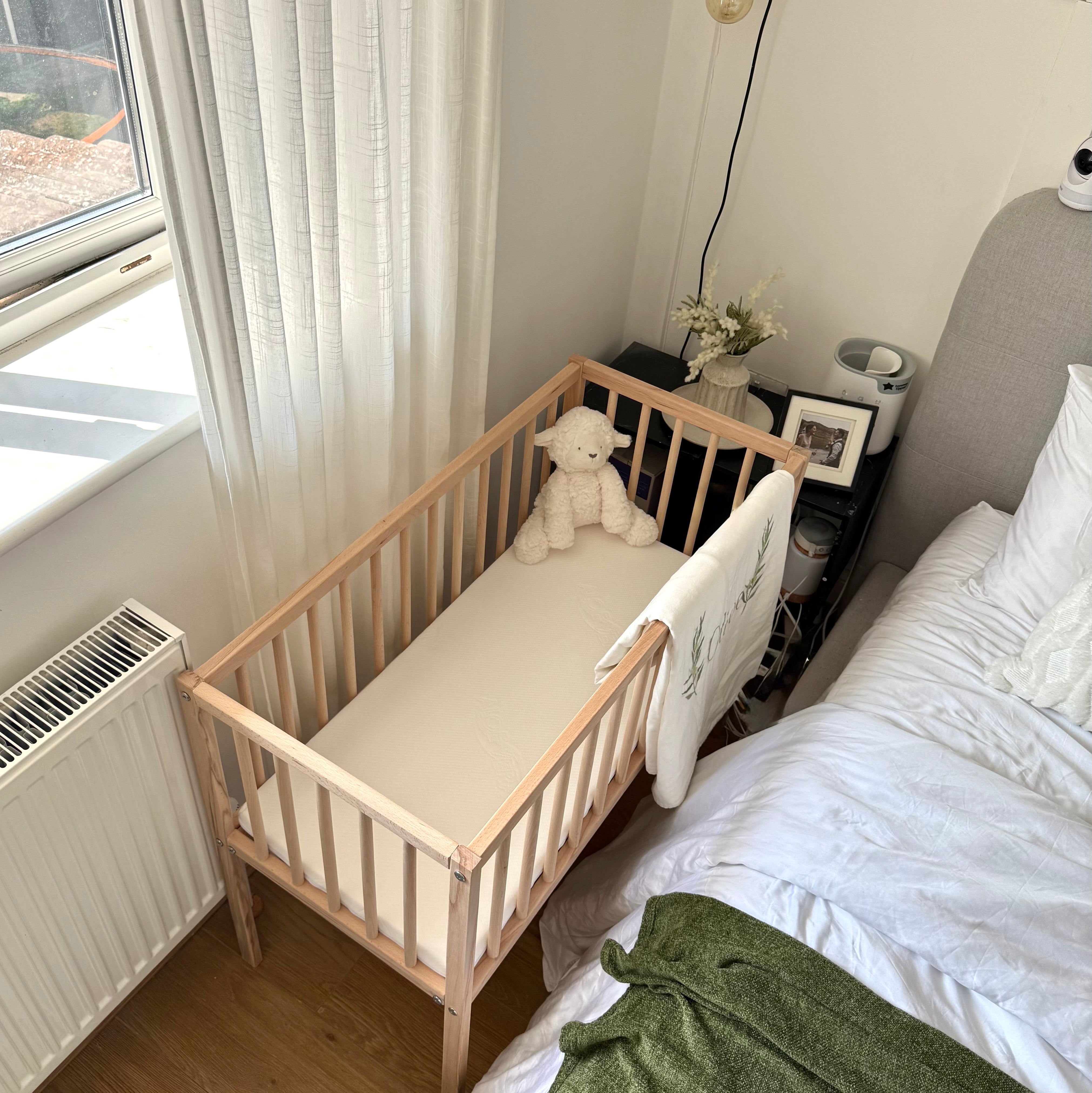 Bedside Crib Mattress Bundle – Beech (90×40) Mokee
